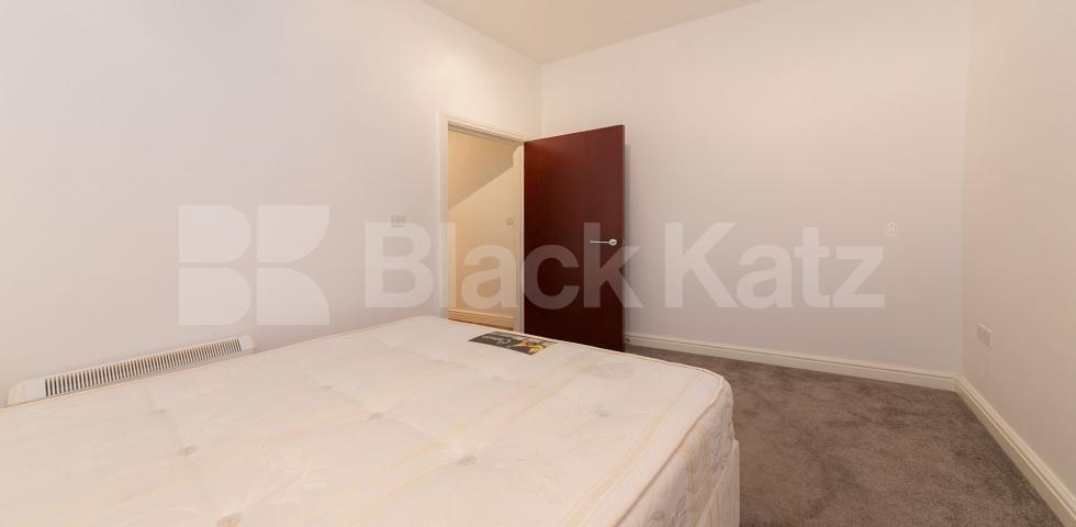 			STUNNING SPACIOUS SPLIT LEVEL 3 BEDROOM FLAT, 3 Bedroom, 1 bath, 1 reception Flat			 Springdale Road , Stoke Newington